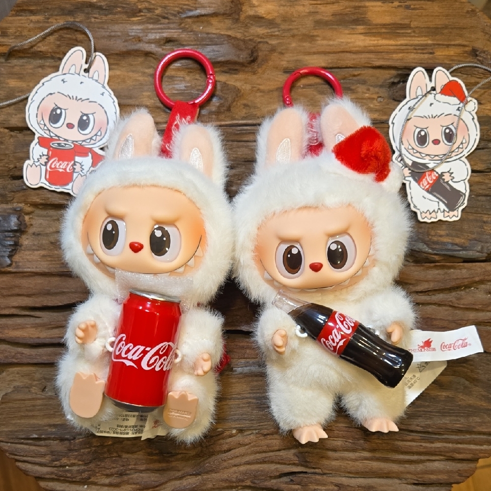 ONE (1) - POP MART Coca Cola The Monster Vinyl Face (Key Chain/Charm)